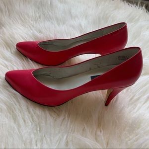 Vintage hot pink pump